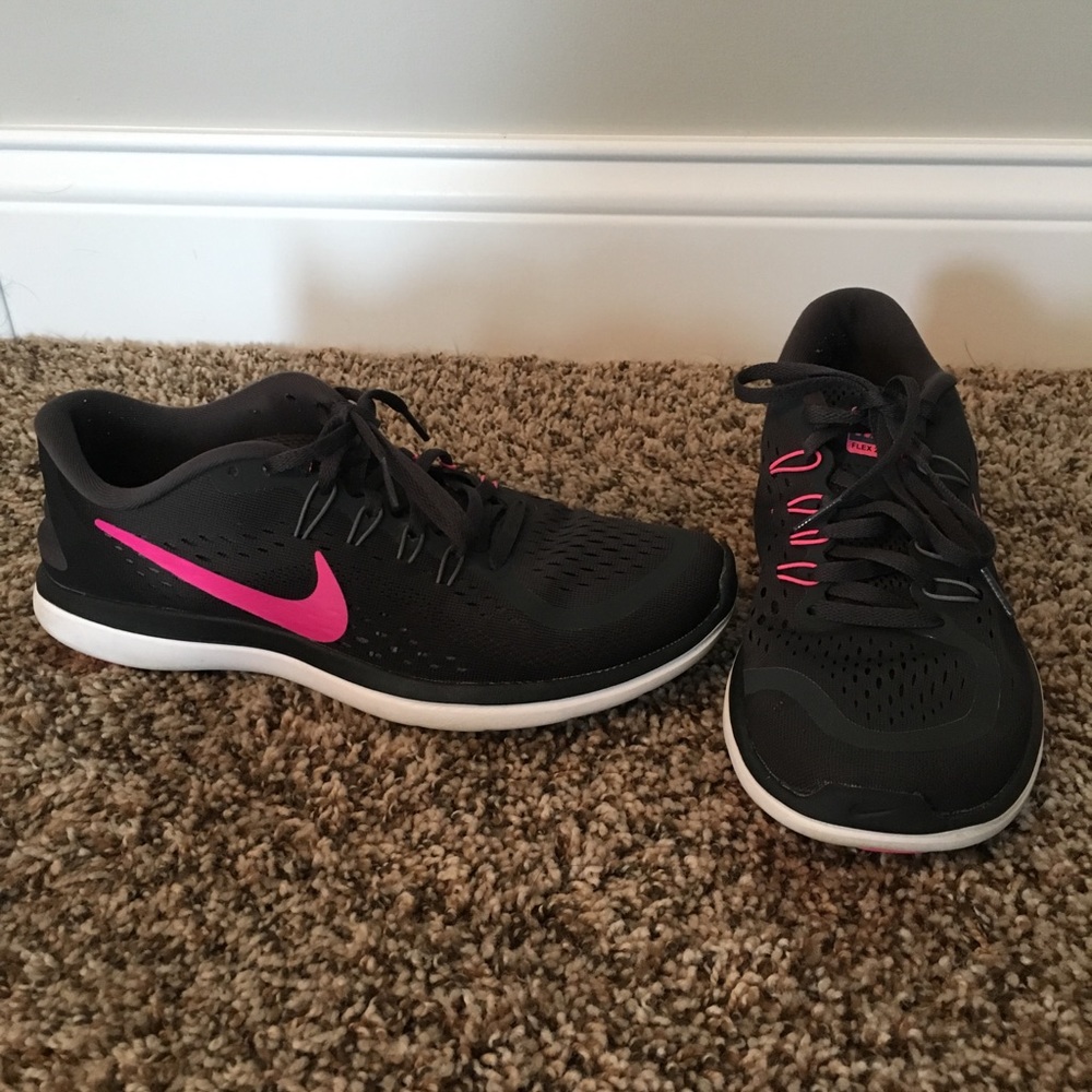 EUC Nike Flex Size 9 Running Shoe
